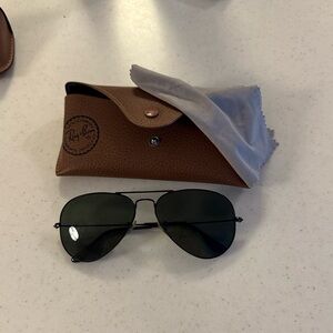 Ray-Ban Aviator Sunglasses in Black with Brown Case